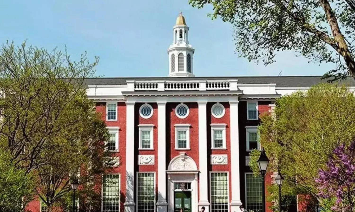 ట్రంప్ కు షాక్... హార్వర్డ్ లో అంతర్జాతీయ విద్యార్థి ఊపిరి పీల్చుకో! ట్రంప్ కు షాక్... హార్వర్డ్ లో అంతర్జాతీయ విద్యార్థి ఊపిరి పీల్చుకో!