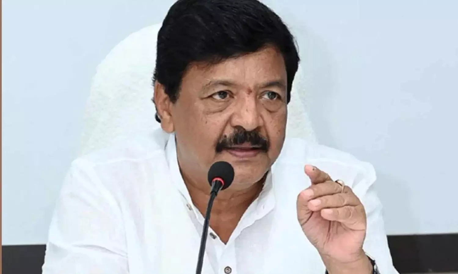 పవన్ సినిమా విడుదలపై కుట్ర? అందుకే థియేటర్లు బంద్ అనే అనుమానం! పవన్ సినిమా విడుదలపై కుట్ర? అందుకే థియేటర్లు బంద్ అనే అనుమానం!