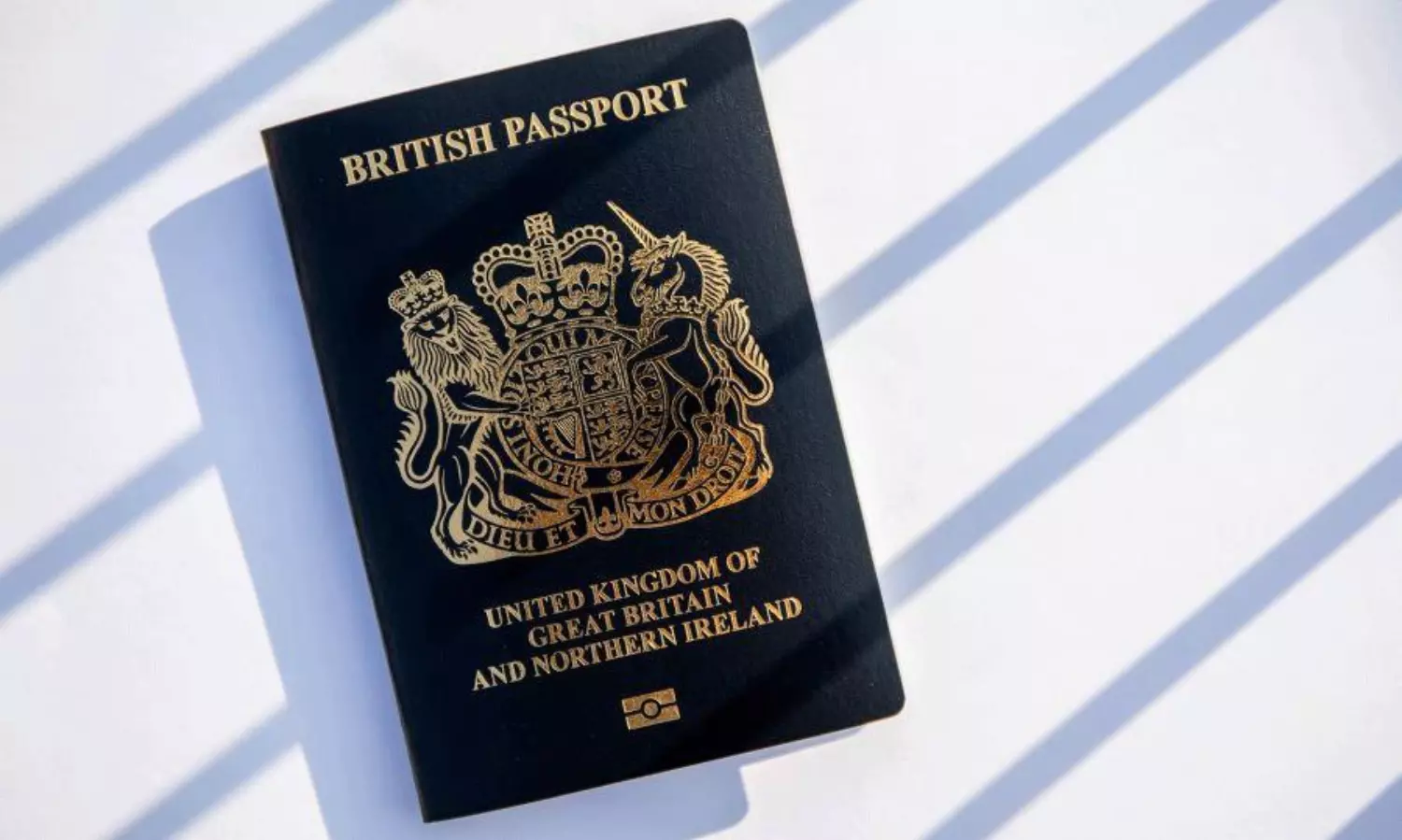 అమెరికా టు యూకే.. తరలిపోతున్నారు..