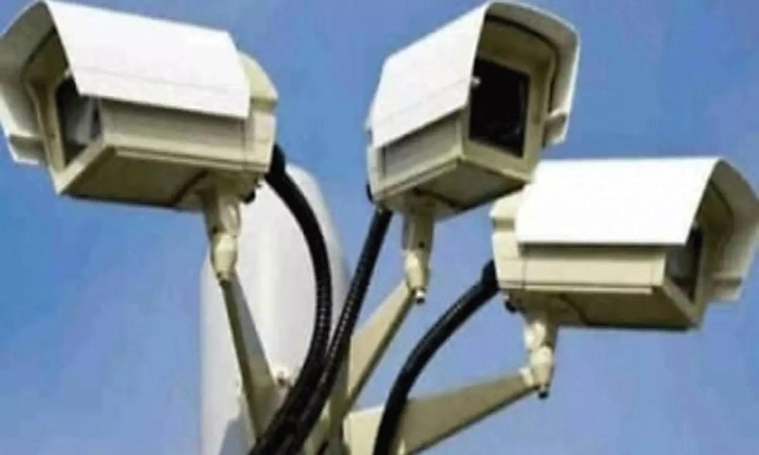 నడిరోడ్డుపై శృం*గారం.. బీజేపీ నేత బరితెగింపు వీడియో వైరల్! నడిరోడ్డుపై శృం*గారం.. బీజేపీ నేత బరితెగింపు వీడియో వైరల్!