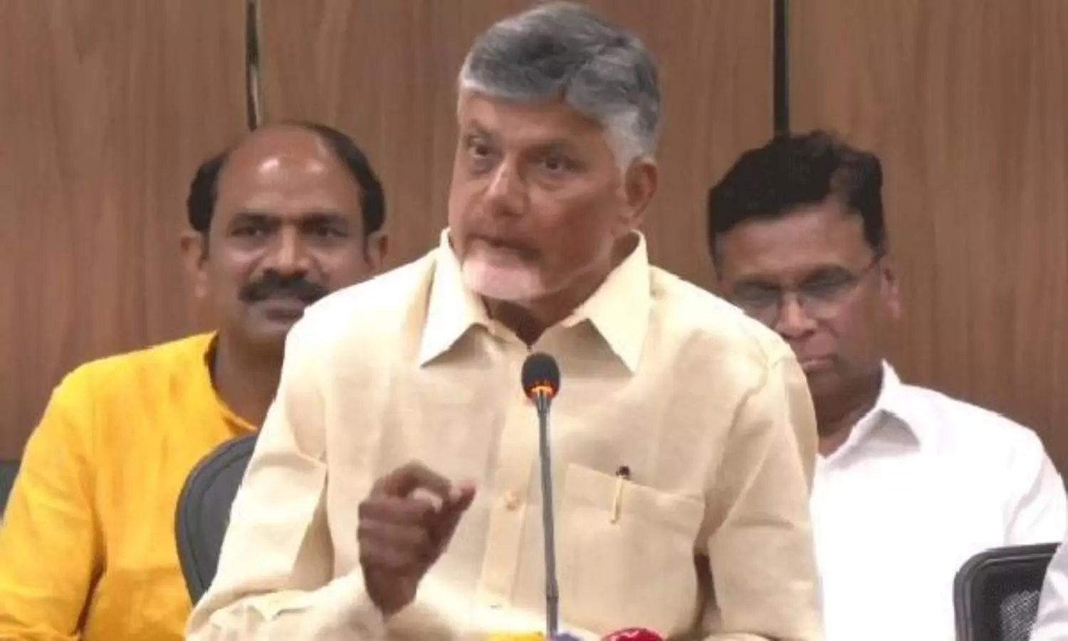 అమరావతికి బెంగళూరు కంటే పెద్ద ఎయిర్ పోర్టు అవసరమా?