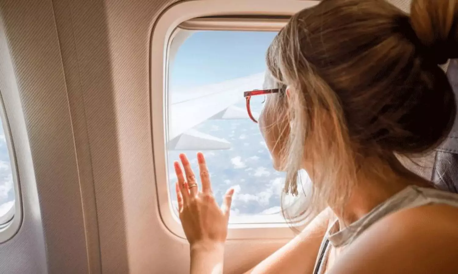 విమానాల్లో కిటికీ తెరలు మూసి ఉంచాల్సిందే.. డీజీసీఏ అత్యవసర ఆదేశాలు!