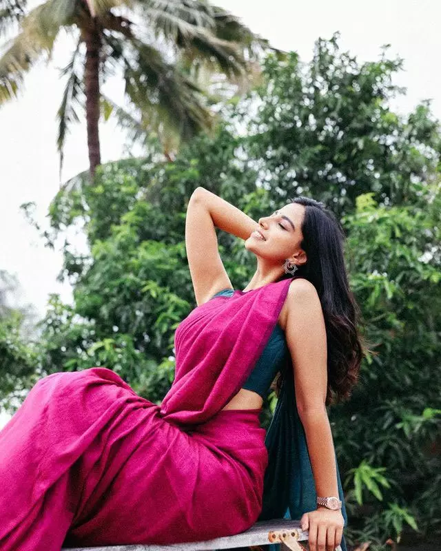 Meenakshi slays instagram looks like a pro Meenakshi slays instagram looks like a pro