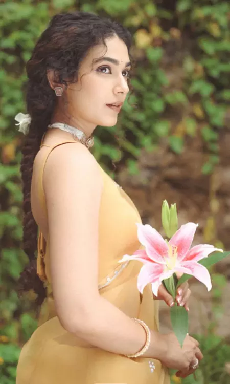 Akanksha Singh Looks Classic in Shashtipoorthi