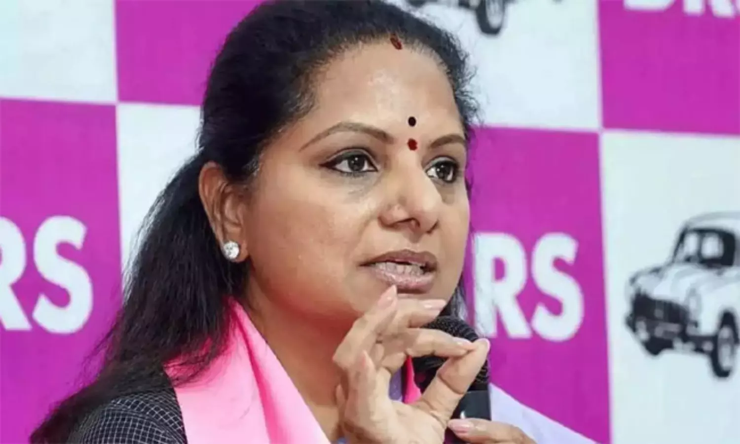 గులాబీ జెండాలు.. కండువాలు ఎందుకు లేవు కవితక్క?