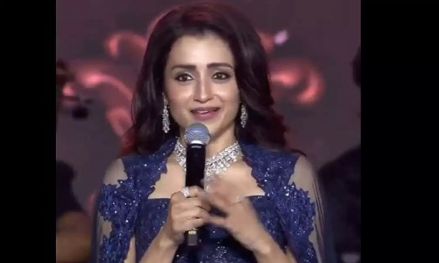 థగ్ లైఫ్ రోల్స్ పై త్రిష గుట్టు రట్టు! థగ్ లైఫ్ రోల్స్ పై త్రిష గుట్టు రట్టు!