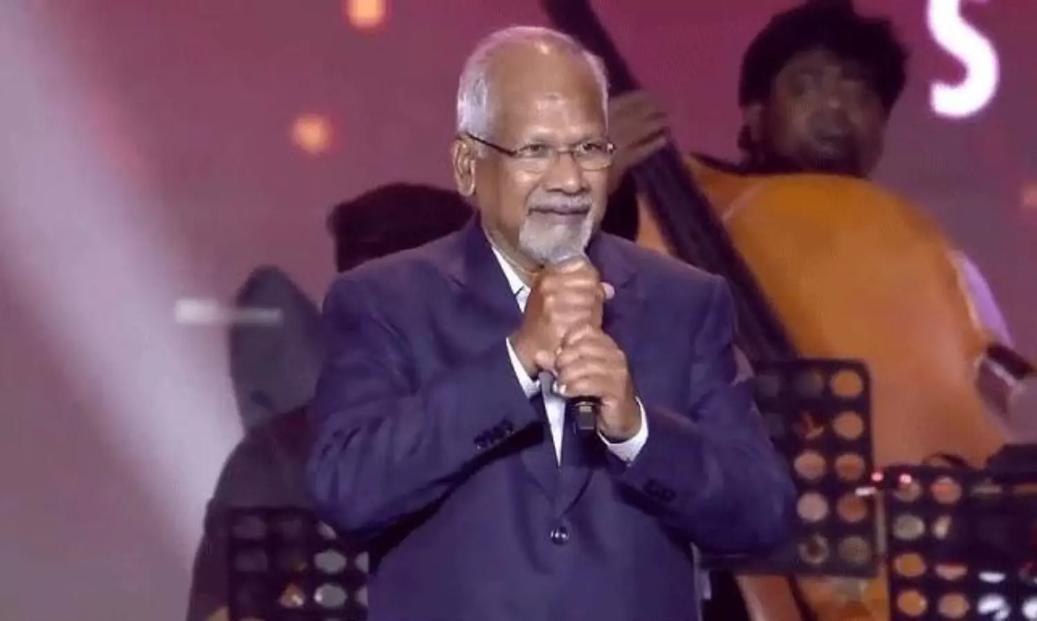 1000 కోట్ల వసూళ్ల సినిమాపై చేతులెత్తేసిన మణిరత్నం! 1000 కోట్ల వసూళ్ల సినిమాపై చేతులెత్తేసిన మణిరత్నం!