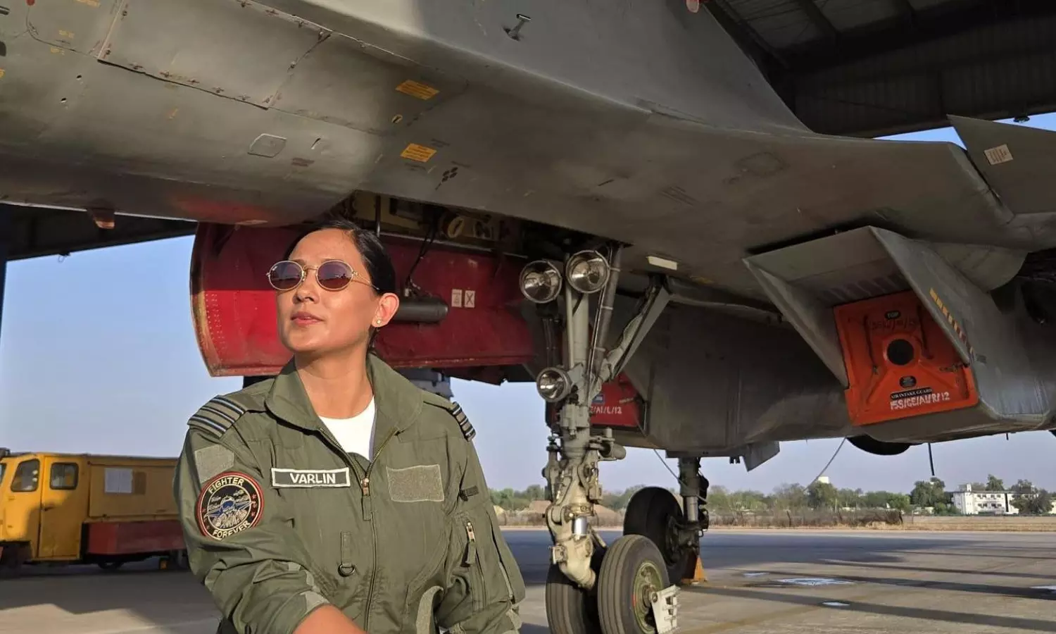 సినిమాలు.. యుద్ధ విమానాలు.. ఈ అమ్మాయి స్టైలే వేరు!