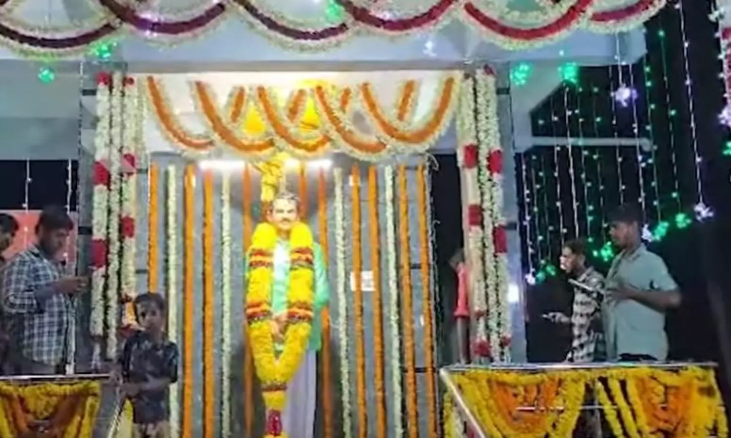 టీడీపీ కార్య‌క్ర‌మంలో కొడాలి అనుచ‌రుడు: గుడివాడ‌లో ర‌చ్చ‌