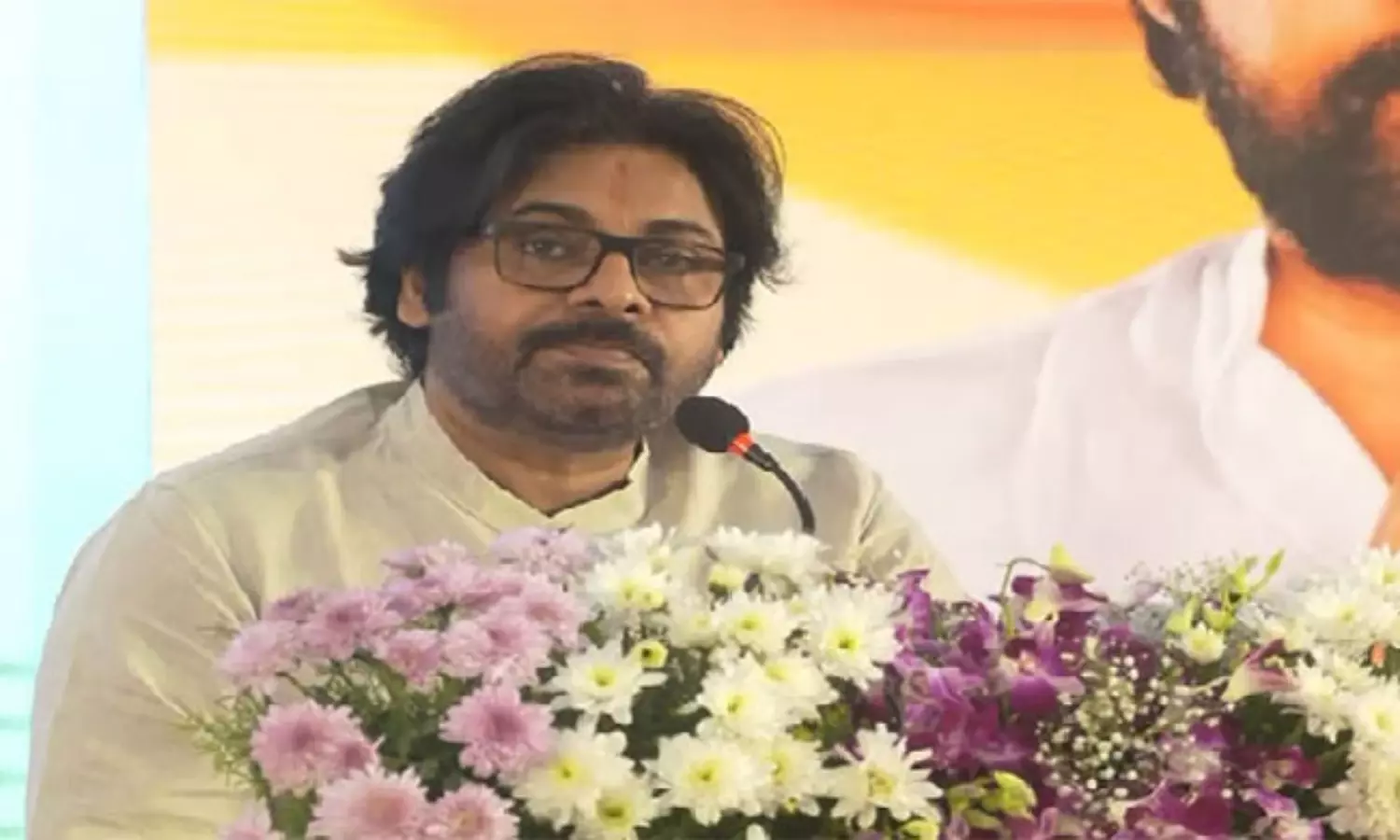 తమిళనాడు ప్రజలు బీజేపీని కోరుతున్నారు: పవన్ తమిళనాడు ప్రజలు బీజేపీని కోరుతున్నారు: పవన్