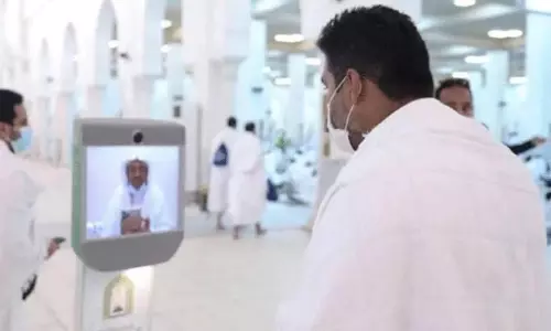 AI Robot Assists Hajj Pilgrims in Makkah Saudi Arabia