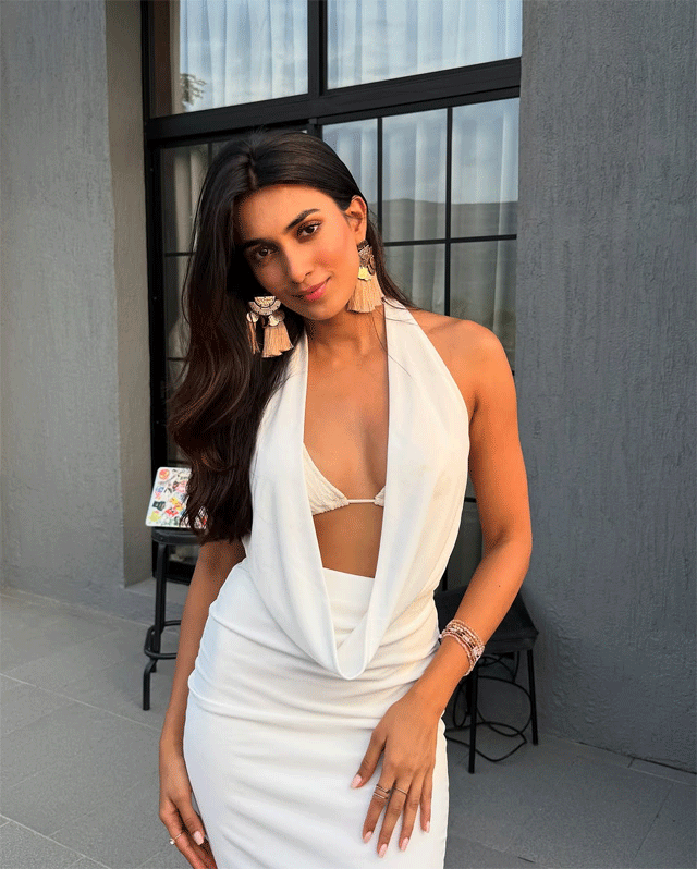 Vaishnavi Andhales in Chic Minimal Style