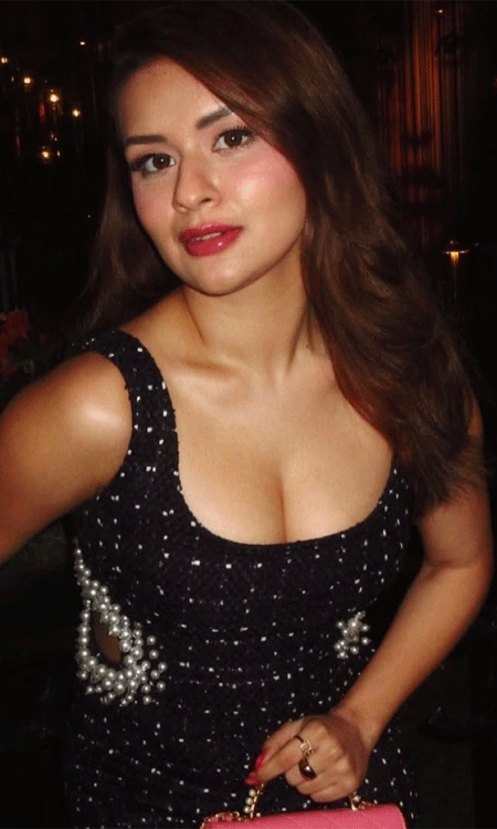 Avneet shines in pearls and pink under city lights