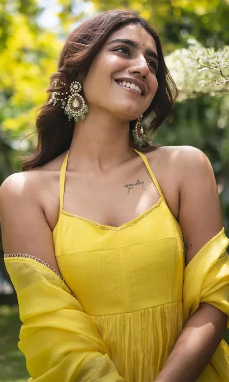 Priya Prakash Varrier Looks AWE in Yellow
