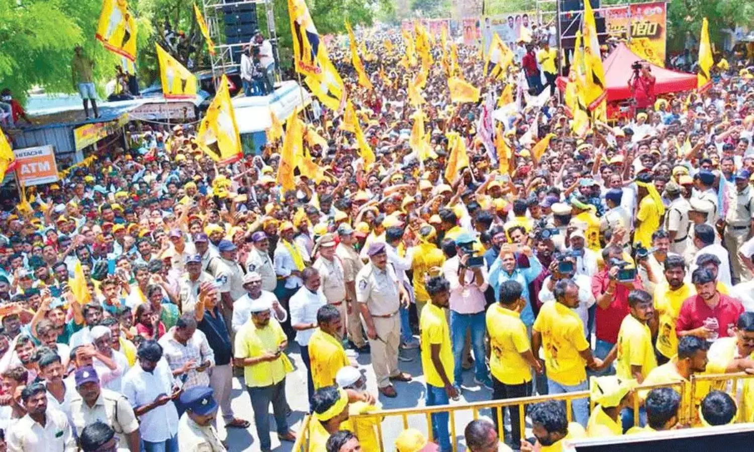 వై.పాలెం తమ్ముళ్ల వర్గ పోరు.. ఏం జరుగుతోంది ..! వై.పాలెం తమ్ముళ్ల వర్గ పోరు.. ఏం జరుగుతోంది ..!