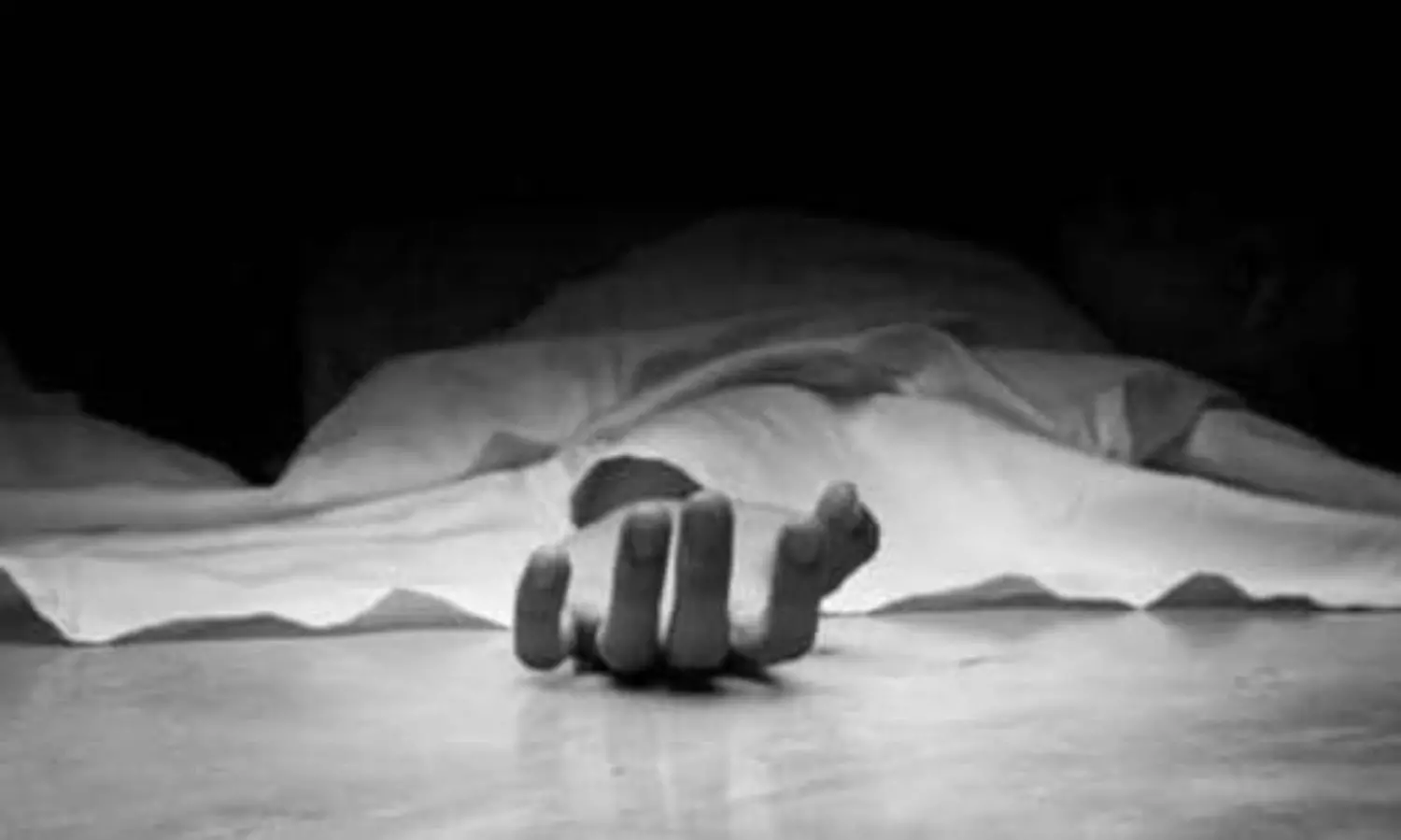 భార్య మృతికి భర్తే కారణమని వేధింపులు.. మనస్తాపంతో భర్త సూసైడ్ భార్య మృతికి భర్తే కారణమని వేధింపులు.. మనస్తాపంతో భర్త సూసైడ్