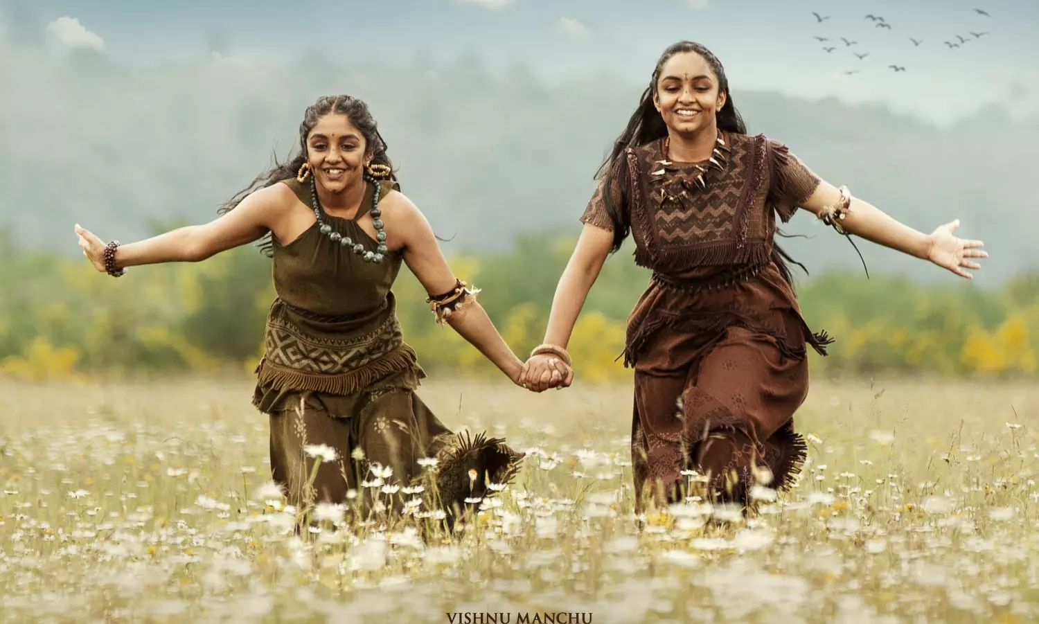 కన్నప్ప.. విష్ణు కూతుర్ల సాంగ్ ప్రోమో చూశారా? కన్నప్ప.. విష్ణు కూతుర్ల సాంగ్ ప్రోమో చూశారా?