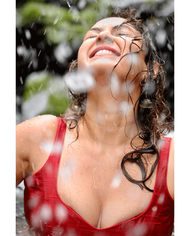 Manjari Fadnis�s Mesmerizing Monsoon Look