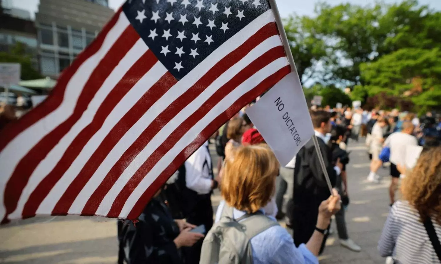 విదేశీ విద్యార్థులకు కొత్త సవాల్‌: అసలేంటి సోషల్‌ మీడియా ‘వెట్టింగ్‌’?