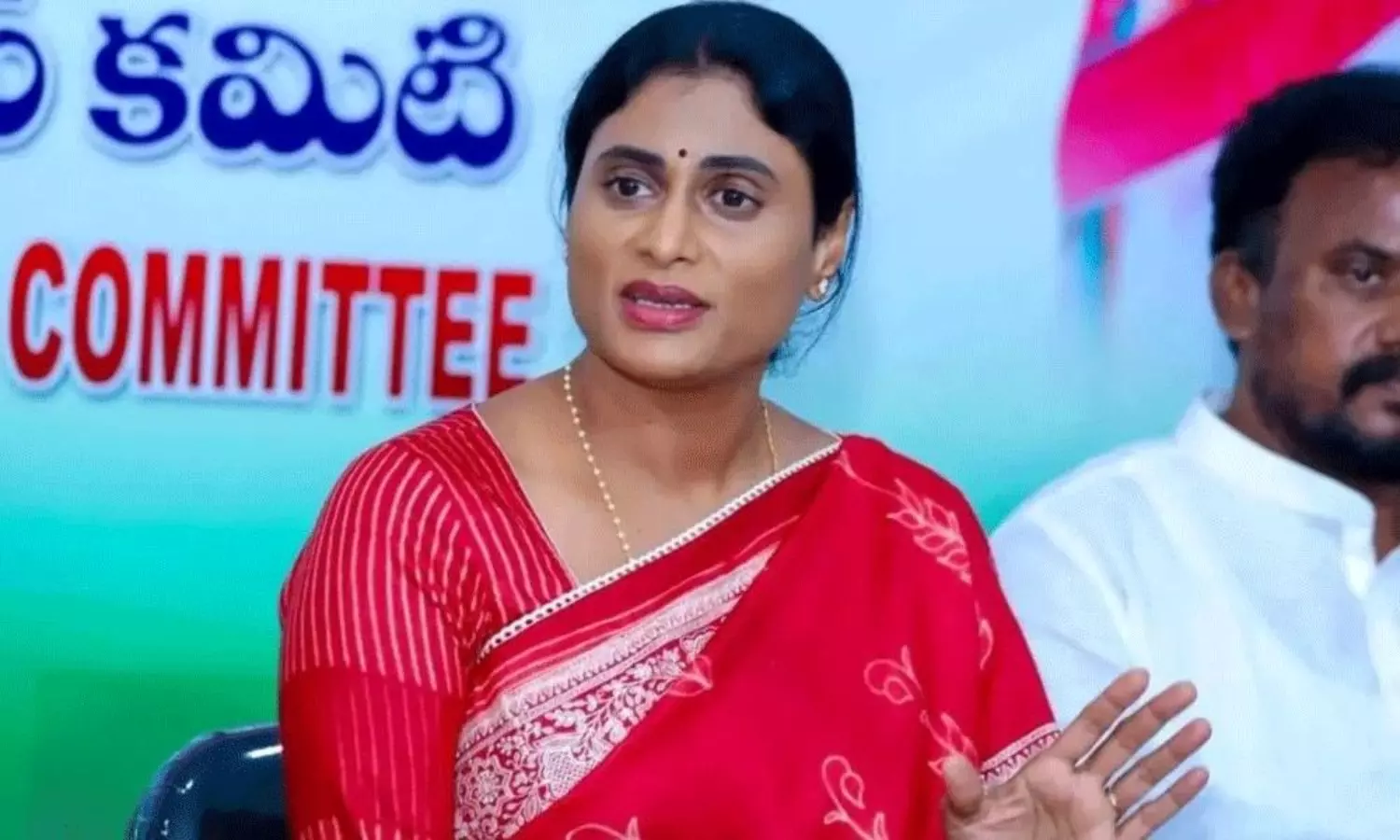 జగన్ కంటే ముందే కనెక్ట్ అవుతున్న షర్మిల!