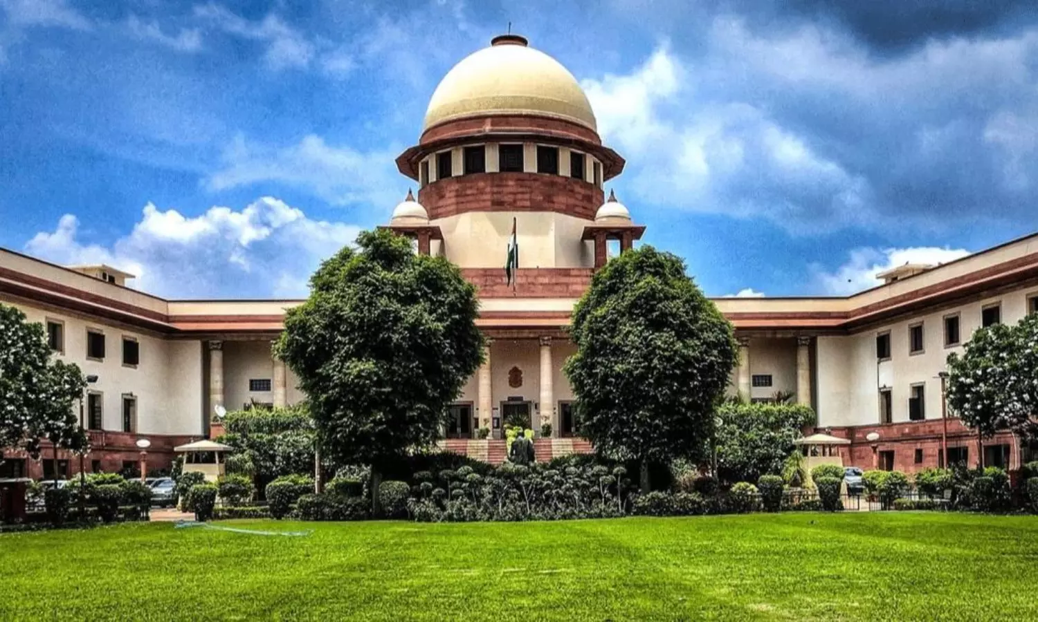 ఒకే చేయితో చప్పట్లు... రే*ప్ కేసులో సుప్రీం కీలక వ్యాఖ్యలు! ఒకే చేయితో చప్పట్లు... రే*ప్ కేసులో సుప్రీం కీలక వ్యాఖ్యలు!