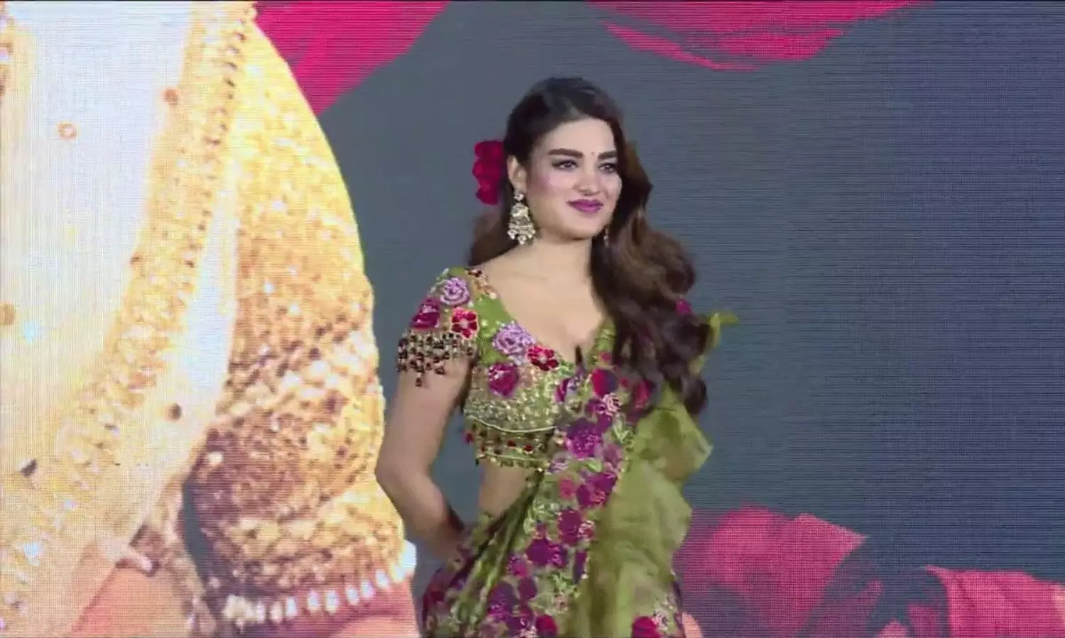 వీడియో : వీరమల్లు బ్యూటీ లైవ్‌ ఫెర్ఫార్మెన్స్‌