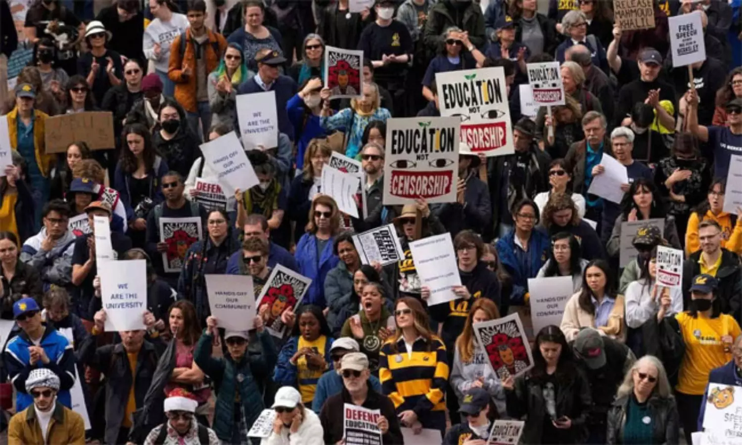 ట్రంప్ vs హార్వర్డ్.. ఆందోళనలతో రోడ్డెక్కిన విద్యార్థులు..