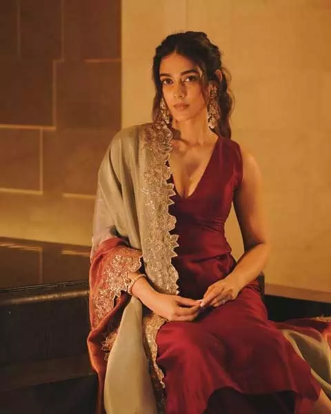 Akanksha Singh Looks Elegant in Latest Instagram Post Akanksha Singh Looks Elegant in Latest Instagram Post