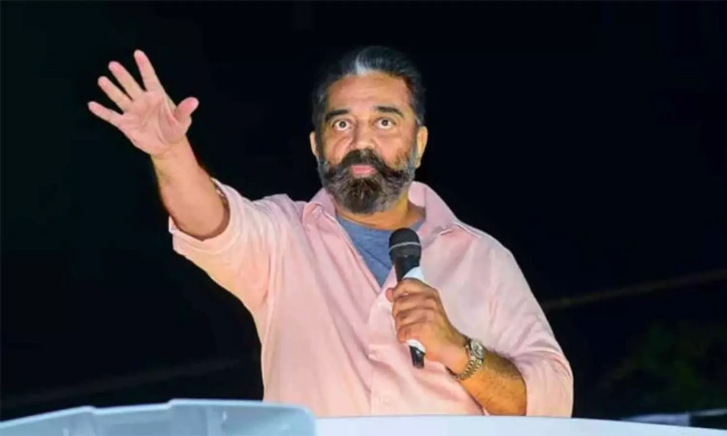 క్షమాపణ చెప్పకపోతే థగ్ లైఫ్ అడ్డుకుంటాం.. ముదురుతున్న కన్నడ వివాదం క్షమాపణ చెప్పకపోతే థగ్ లైఫ్ అడ్డుకుంటాం.. ముదురుతున్న కన్నడ వివాదం