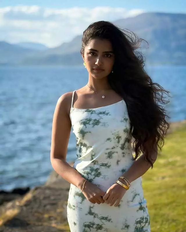 Anupama Parameswarans Stylish High Eye Drama Anupama Parameswarans Stylish High Eye Drama