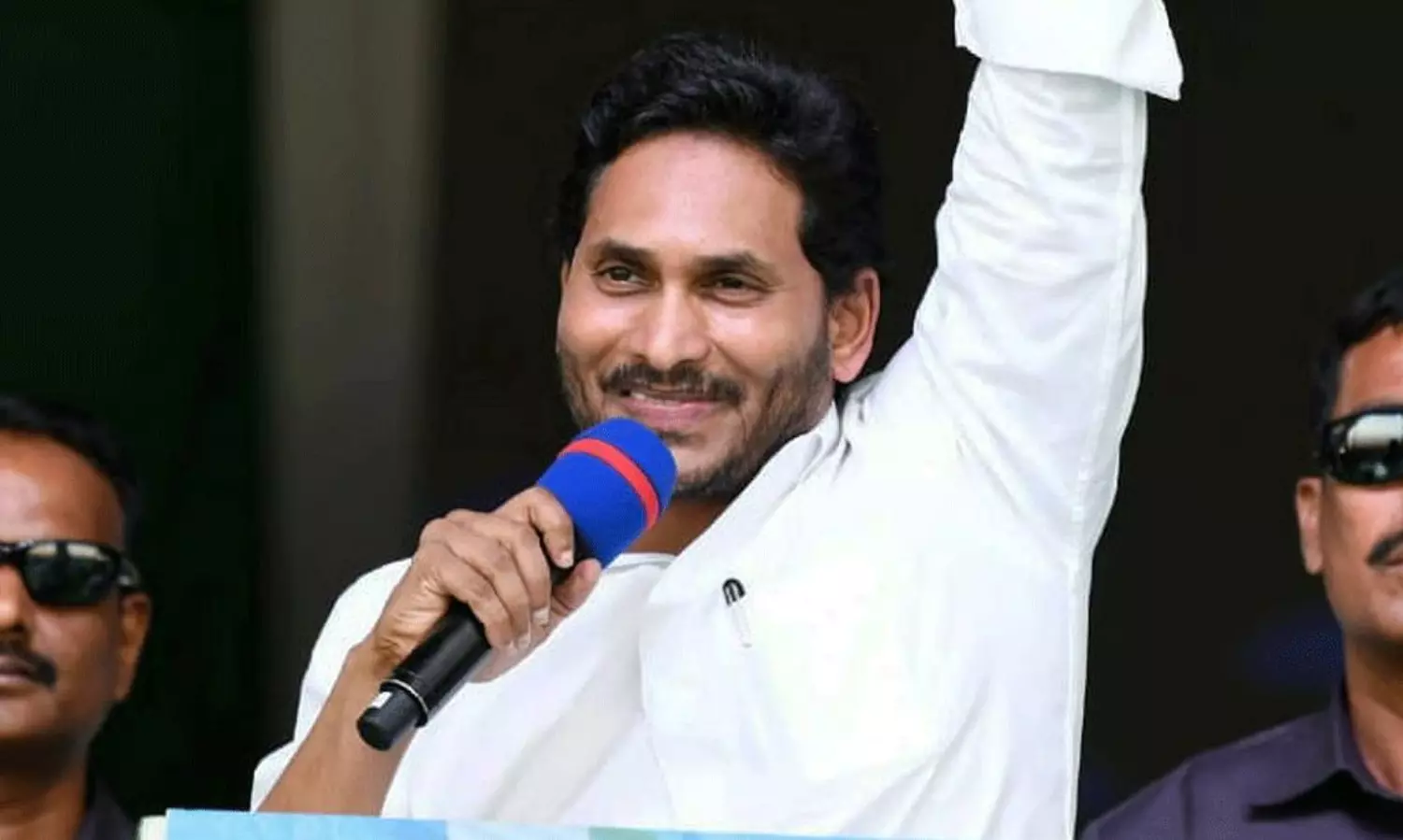 రెడ్ బుక్ ఎరకు చిక్కొద్దు జగన్.. ఫోకస్ మార్చాలి!