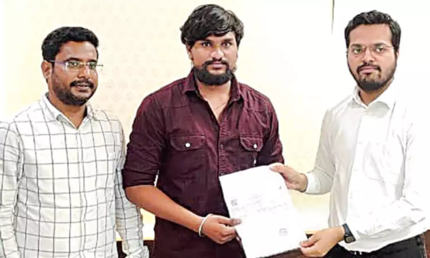 డ్రైవర్ సుబ్రహ్మణ్యం తమ్ముడికి ఉద్యోగం.. కూటమి సర్కార్ కీలక నిర్ణయం! డ్రైవర్ సుబ్రహ్మణ్యం తమ్ముడికి ఉద్యోగం.. కూటమి సర్కార్ కీలక నిర్ణయం!