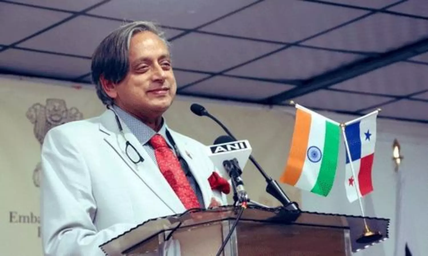 అంతర్జాతీయ వేదికపై ఉగ్రవాద చర్చ.. పాక్‌పై శశిథరూర్ కన్నెర్ర!