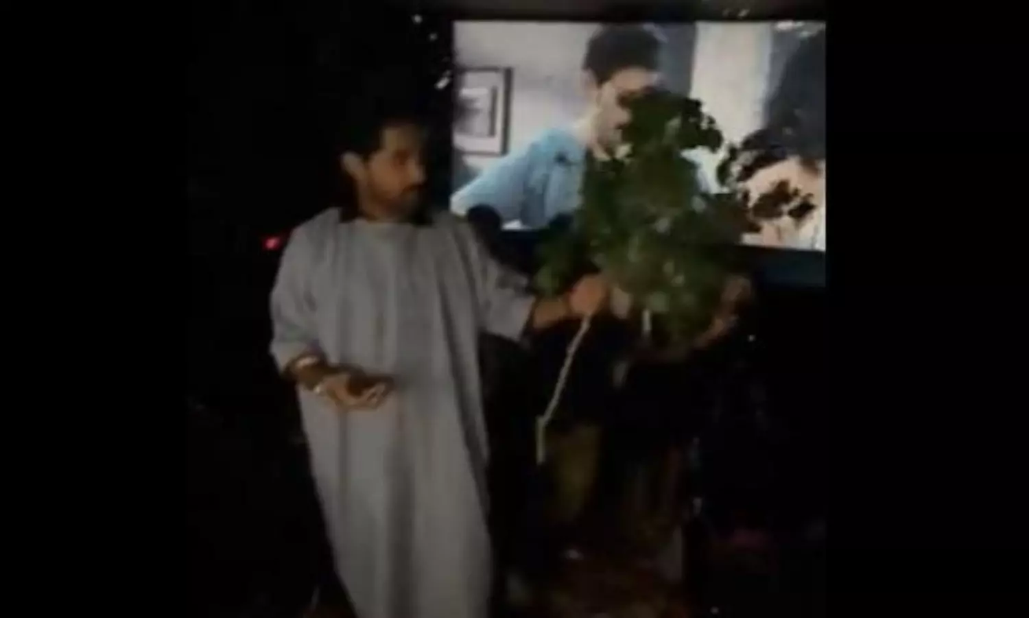 వీడియో : ఖలేజా సీన్ రీ క్రియేట్... ఇదెక్కడి మాస్ మామ వీడియో : ఖలేజా సీన్ రీ క్రియేట్... ఇదెక్కడి మాస్ మామ