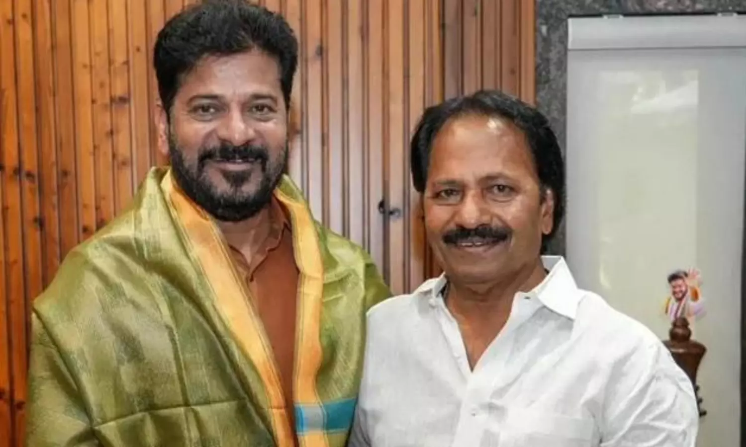 CM రేవంత్ని కలిసిన వీరమల్లు నిర్మాత CM రేవంత్ని కలిసిన వీరమల్లు నిర్మాత