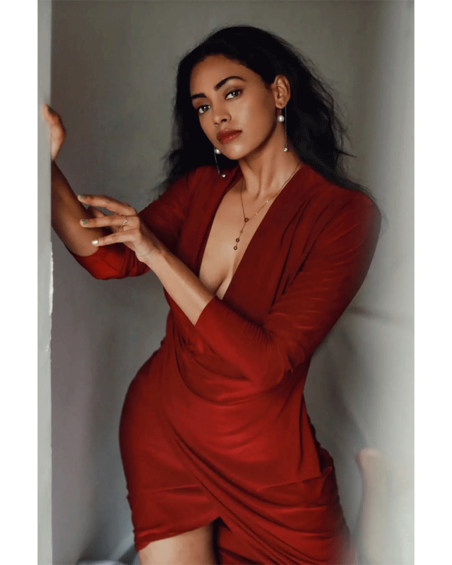 Kamakshi Bhaskarla Sizzles in Sarees and Western Wear