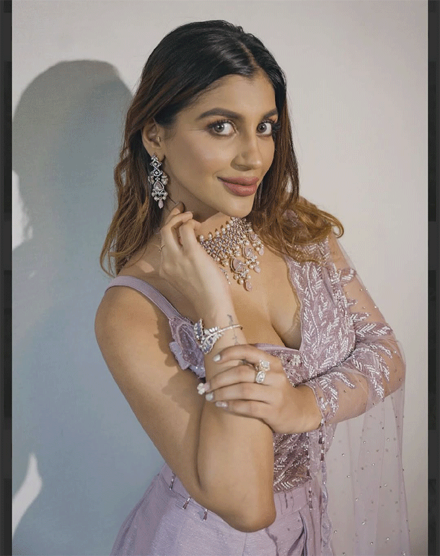 Yashika Aannand Gorgeous Look for Joyalukkas Launch