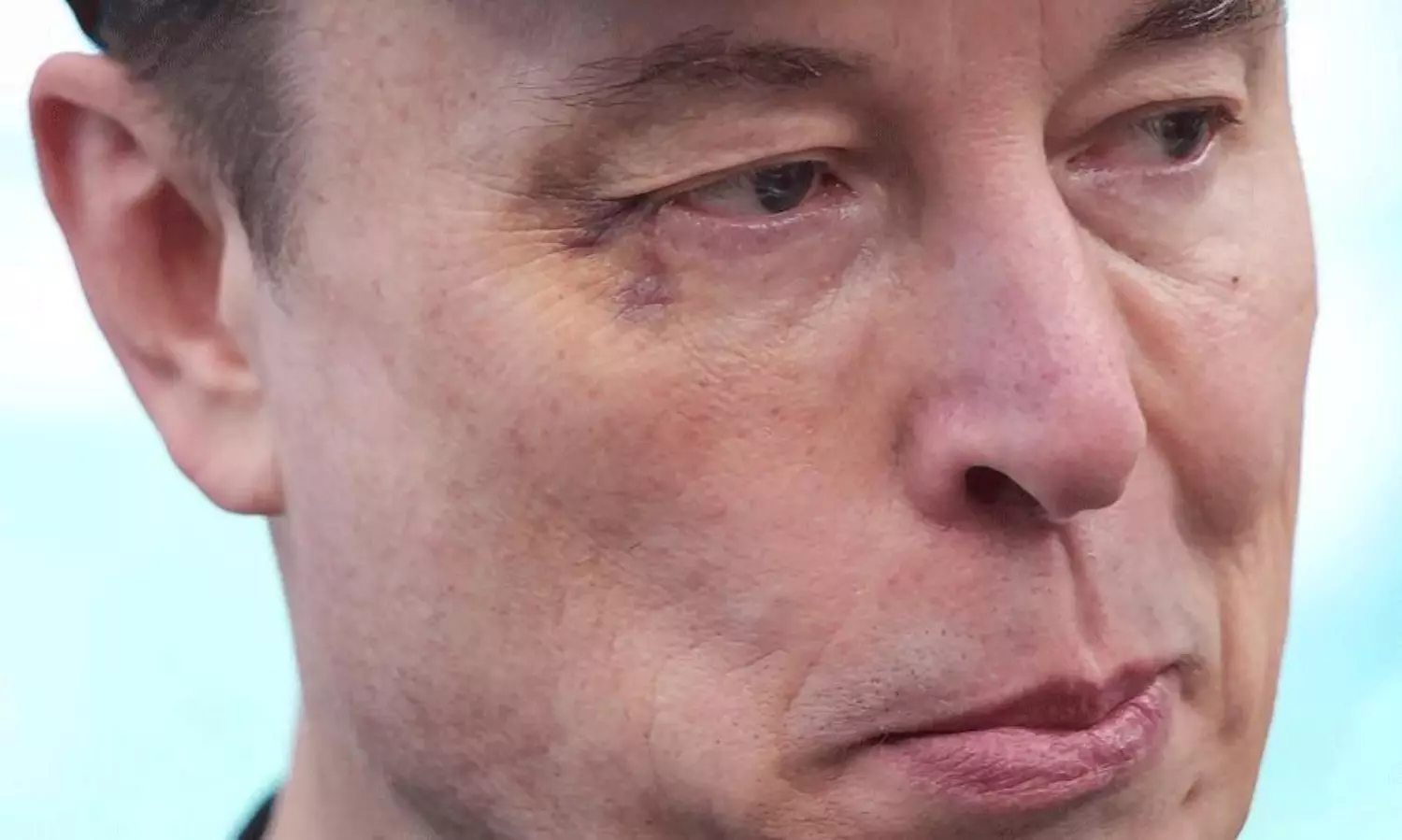 ఖండాలు దాటిన కుబేరుడి గాయం కథ