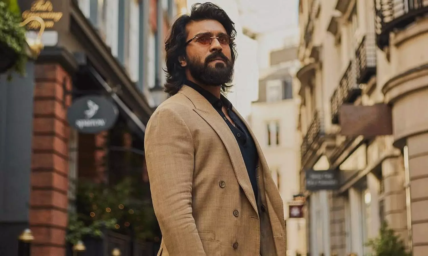 పిక్టాక్ : చరణ్ న్యూ లుక్తో కుమ్మేశాడు పిక్టాక్ : చరణ్ న్యూ లుక్తో కుమ్మేశాడు