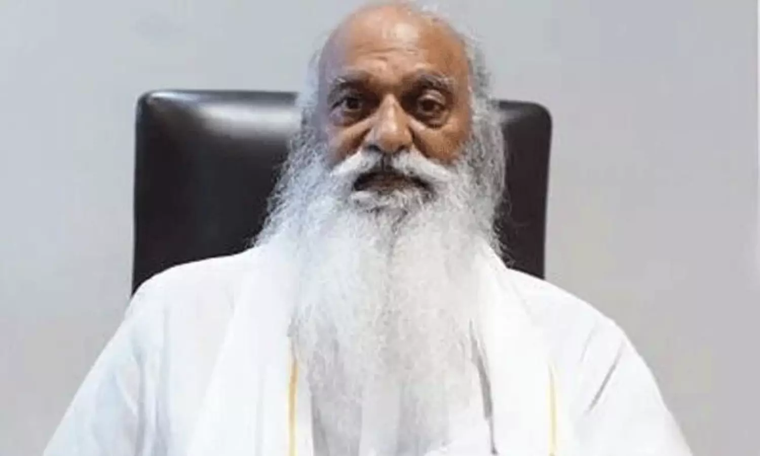 జగన్ బాగా కావలసిన మనిషి అంటున్న టీడీపీ పెద్దాయన !