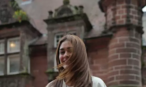 Mrunal and Her Lobster: This Pic Screams Pure Bonding