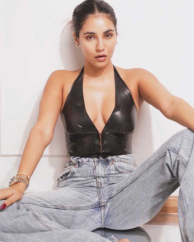 Radhika Seth serving sunshine with a side of glam Radhika Seth serving sunshine with a side of glam