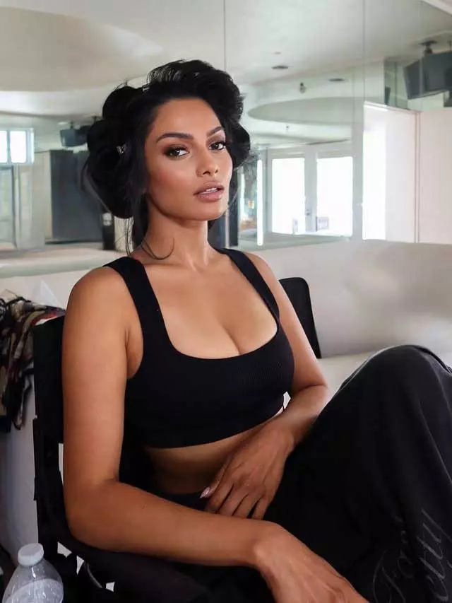 Chandrika Ravi glam behind-the-scenes moment