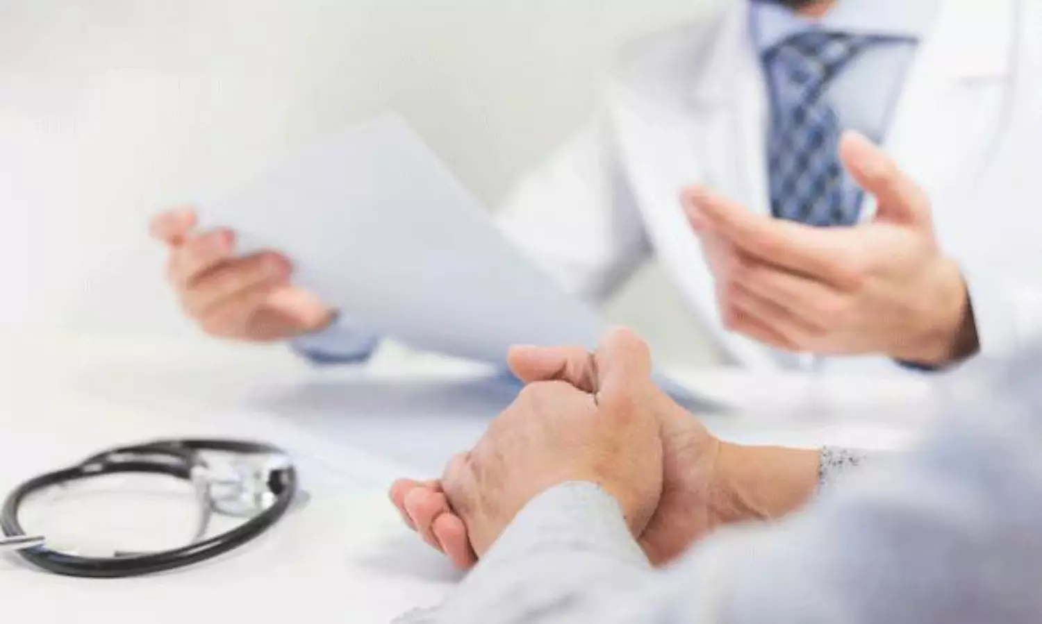 ఆమె అవినీతి పాపం.. రిటైర్ అయ్యే రోజు పండింది ఆమె అవినీతి పాపం.. రిటైర్ అయ్యే రోజు పండింది