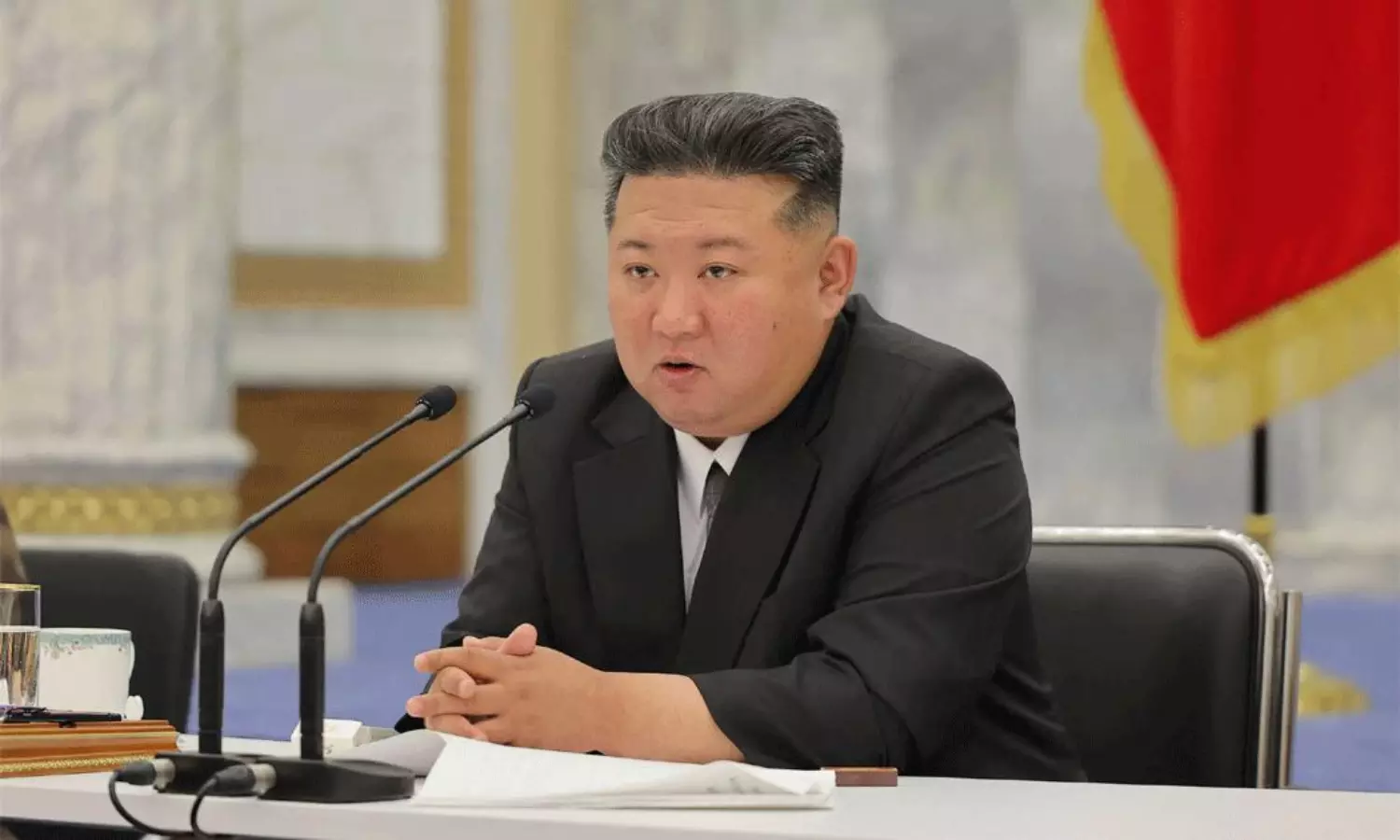 ఈ నియంతృత్వం పీక్స్... ఫోన్ లోని మెసేజ్ లపైనా కిమ్ పెత్తనం!