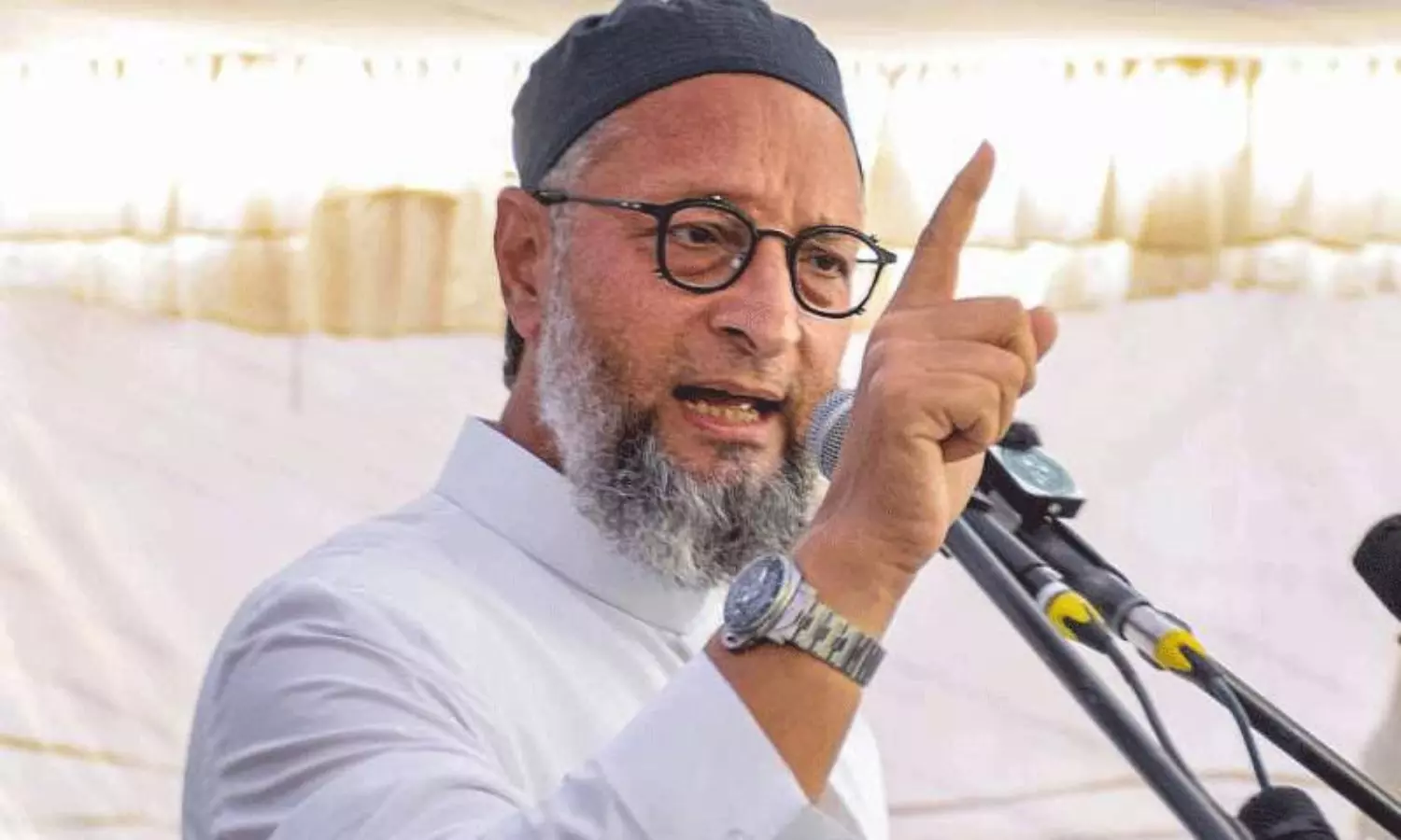 జైల్లో ఉండగనే ఉగ్రవాది తండ్రి అయ్యాడు.. ఒవైసీ సంచలన వ్యాఖ్యలు! జైల్లో ఉండగనే ఉగ్రవాది తండ్రి అయ్యాడు.. ఒవైసీ సంచలన వ్యాఖ్యలు!