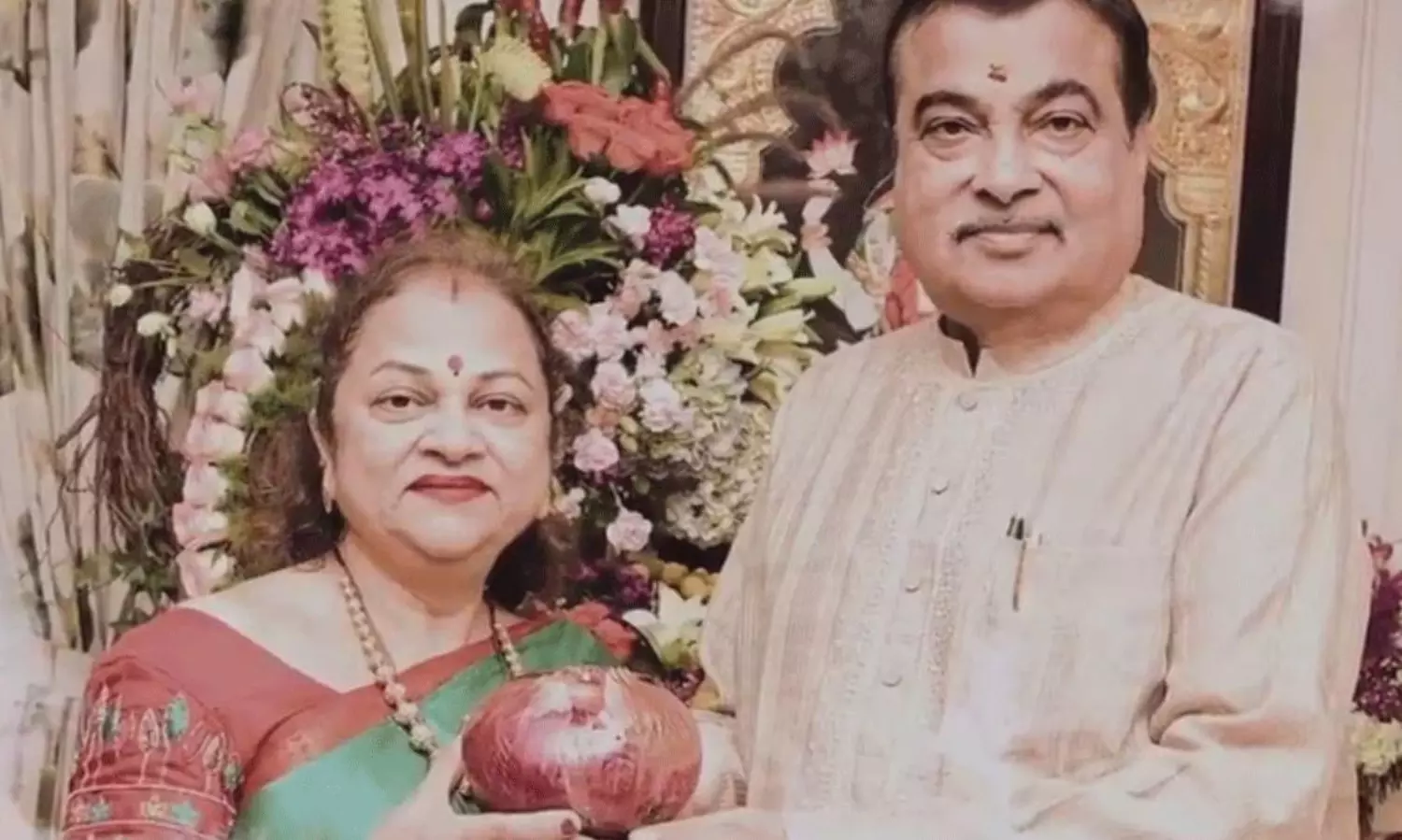 కేసీఆర్ గుర్తుకు వచ్చేలా చేసిన కేంద్రమంత్రి గడ్కరీ సతీమణి కేసీఆర్ గుర్తుకు వచ్చేలా చేసిన కేంద్రమంత్రి గడ్కరీ సతీమణి