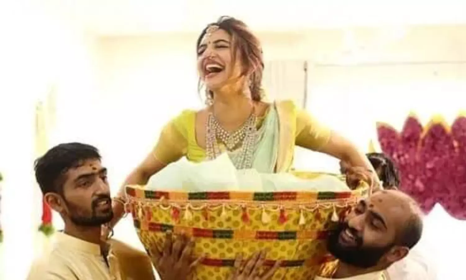 ఎంగేజ్మెంట్ వార్తలపై శ్రీలీల క్లారిటీ ఎంగేజ్మెంట్ వార్తలపై శ్రీలీల క్లారిటీ