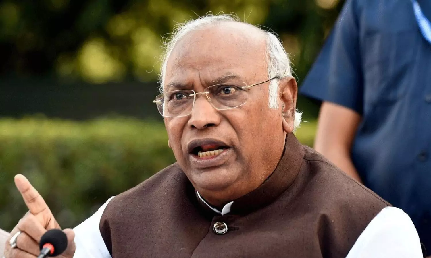 ‘పాక్ కూడా చేసింది కదా’... మోడీని వెంటాడుతున్న కాంగ్రెస్!