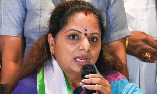 ఈగ వాలినా ఊరుకోమని.. ఇవేం దెబ్బలు తల్లీ?